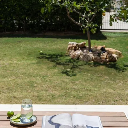 Lägenhet Modern Garden With A Spacious Terrace *