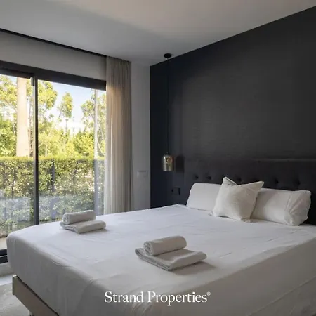 Modern Garden With A Spacious Terrace *
